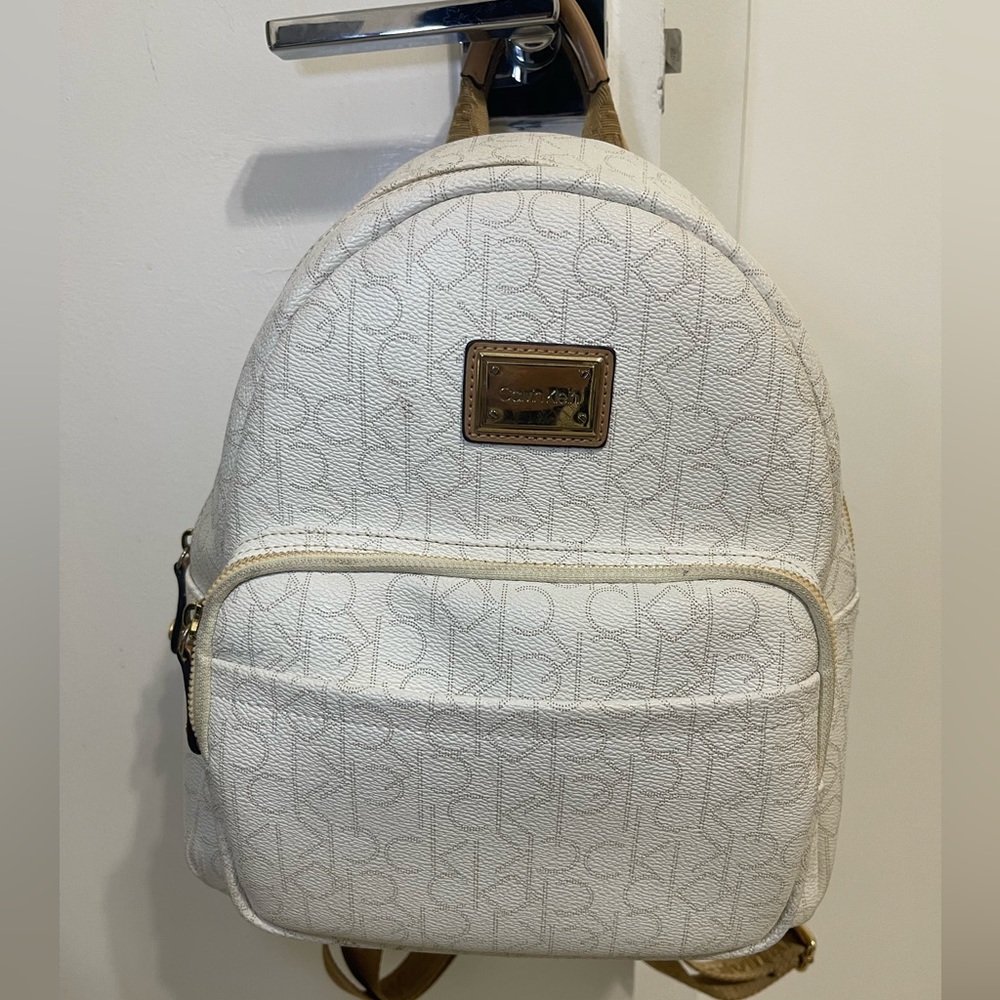 calvin klein mini backpack😍